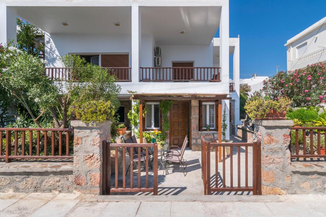 Kourita Garden Apartment With Sea View Near To The Port Of Milos Адамас Екстер'єр фото